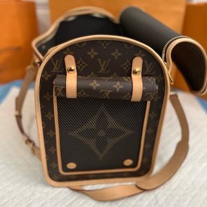 💯 authentic LV dog bag!